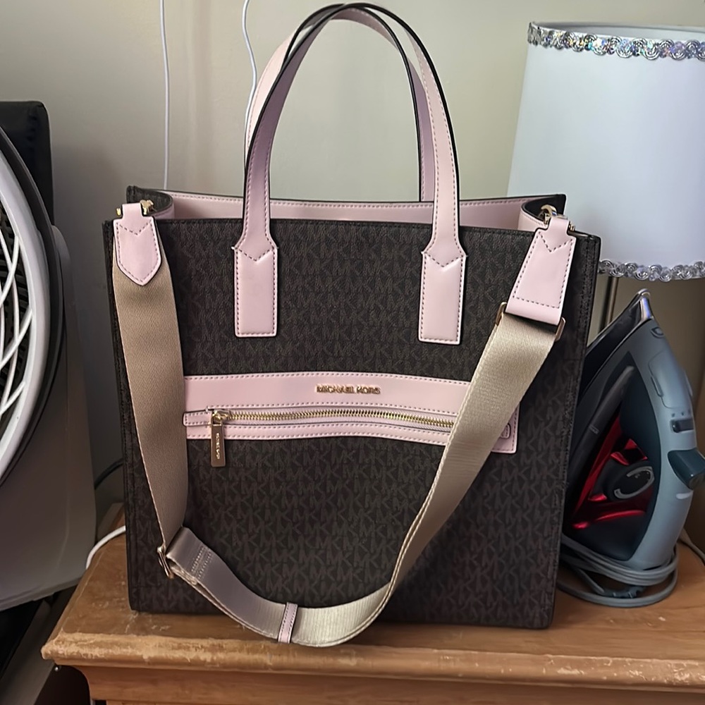 Almost Brand New Michael Kors